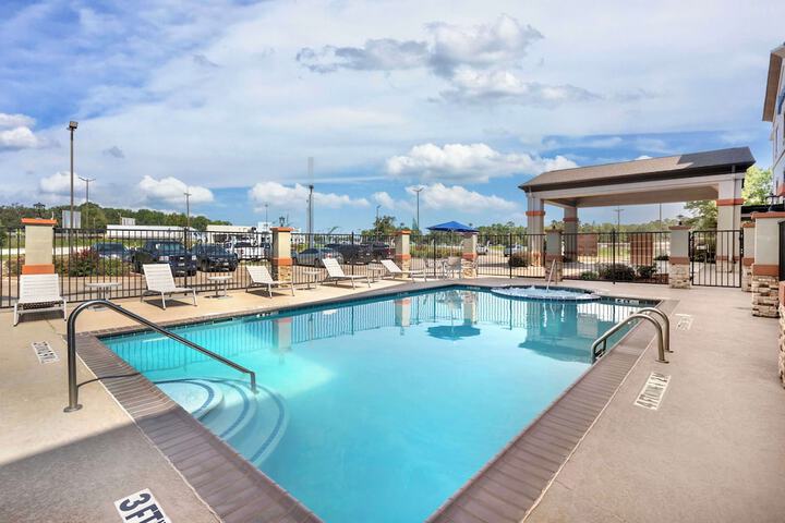 Best Western Carthage Inn & Suites