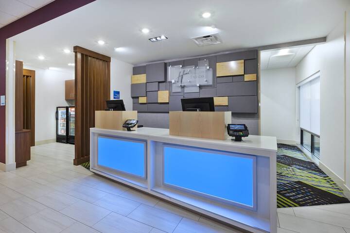 Holiday Inn Express & Suites Painesville - Concord by IHG