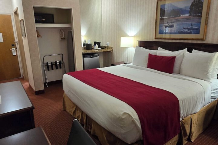 Room 12 of 28