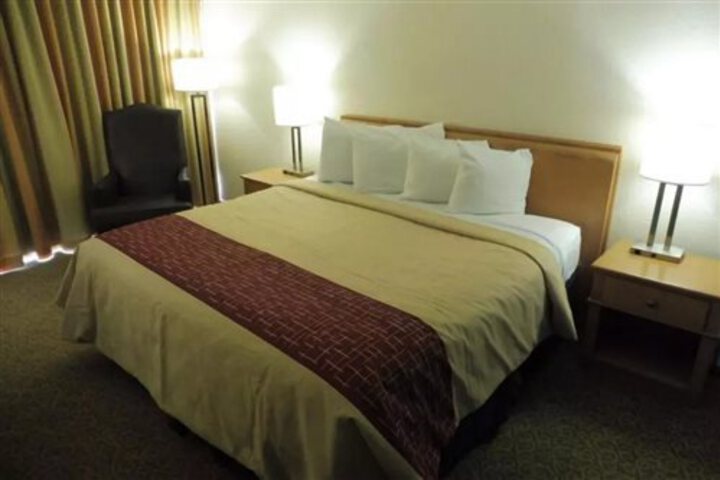 Days Inn by Wyndham Neptune Beach
