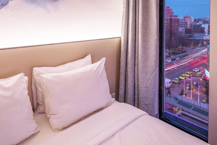 Room 27 of 61