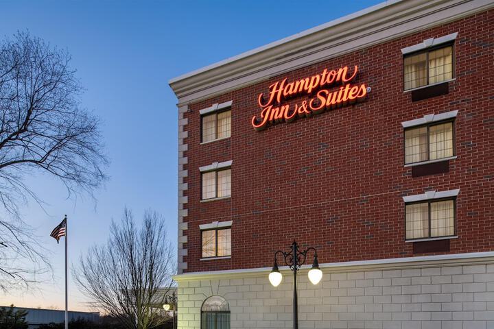 Hampton Inn & Suites Rockville Centre