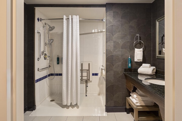 DoubleTree by Hilton North Vancouver