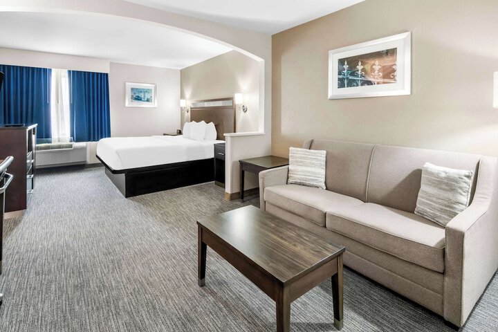 Room 12 of 28