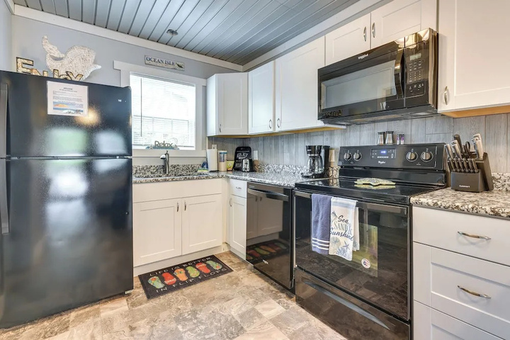 Ocean Isle Beach Studio: 1 Mi to Downtown & Pier