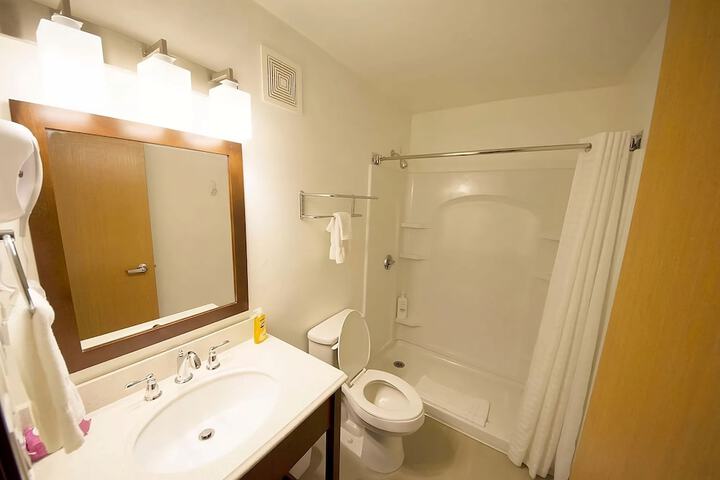 Room 8 of 10