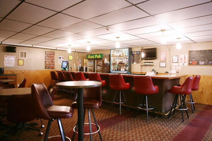 Lounge 75 of 78