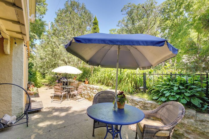 Lake Pepin Getaway w / Pond Walk to Restaurants!