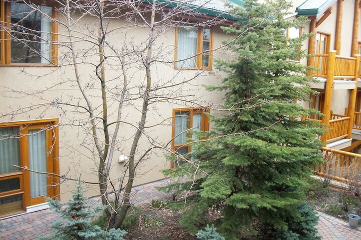 Hotel Exterior 52 of 52