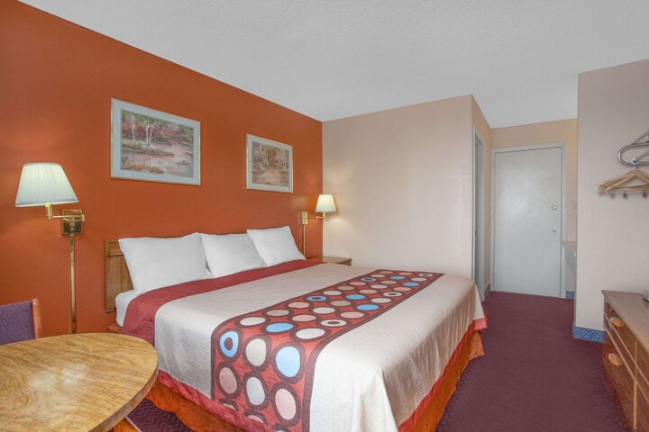 Room 13 of 19