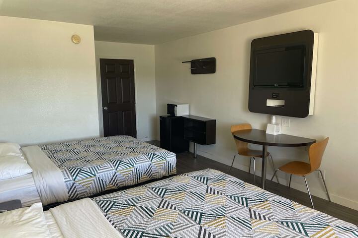 Room 12 of 19