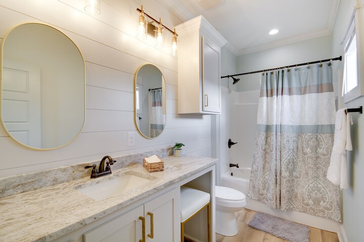Lovely Bay St. Louis Retreat w / Dock & Canal Access