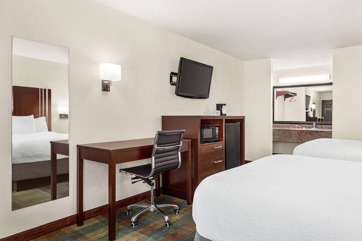 Room 18 of 39