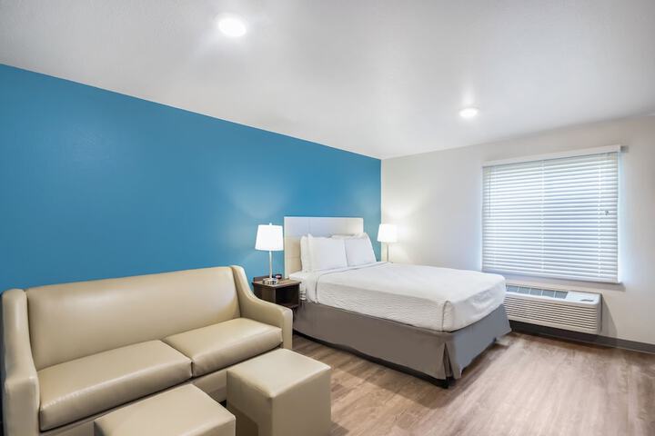 WoodSpring Suites Chicago Addison