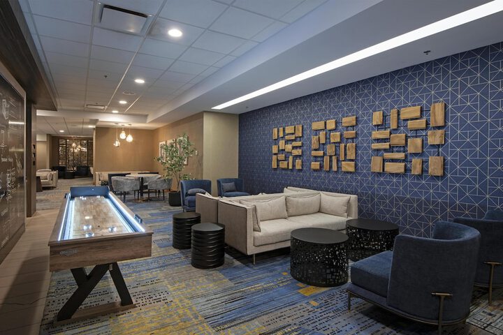 DoubleTree by Hilton Hotel West Edmonton