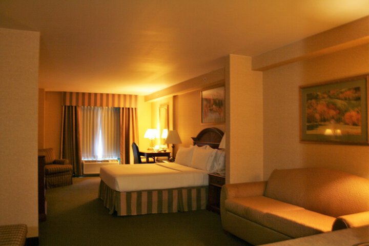 Room 13 of 37