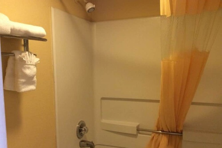 Room 9 of 35
