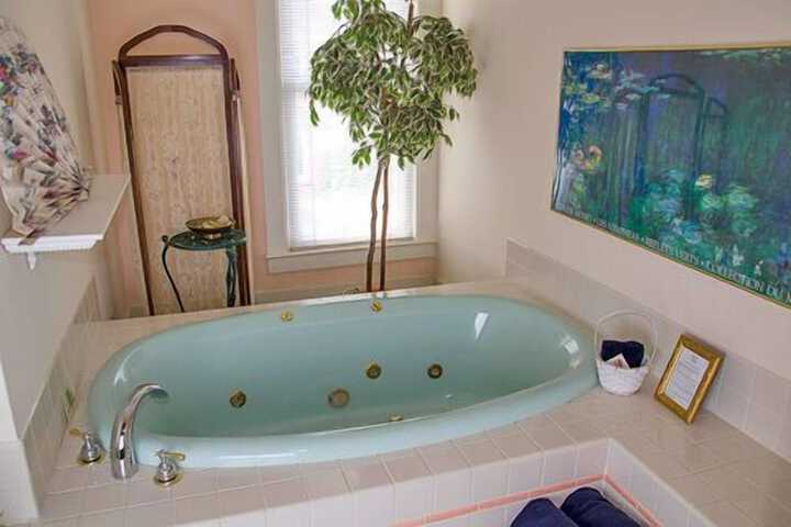 Hot Tub 43 of 49