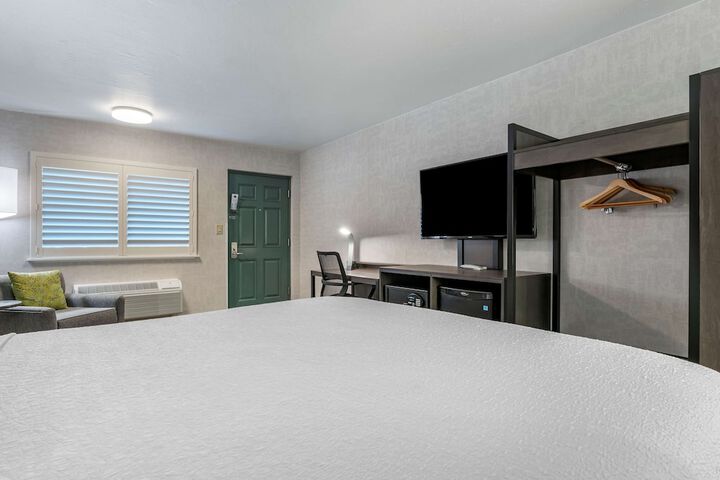 Room 34 of 42