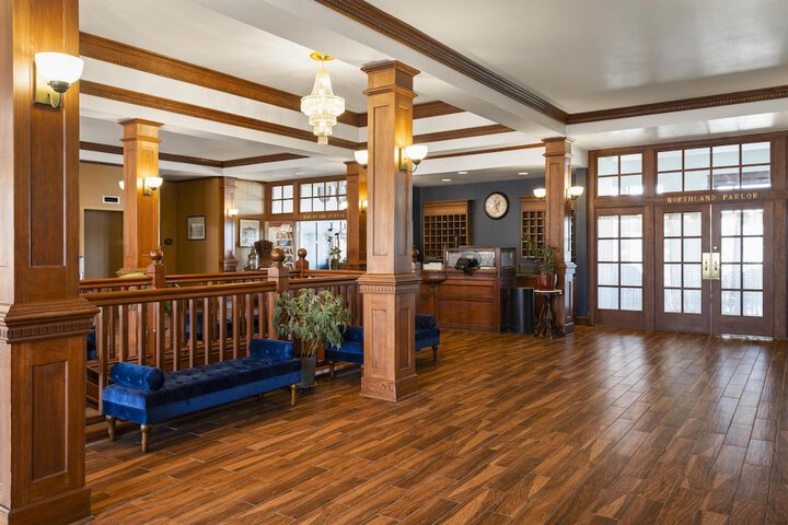 Hotel Chequamegon BW Signature Collection