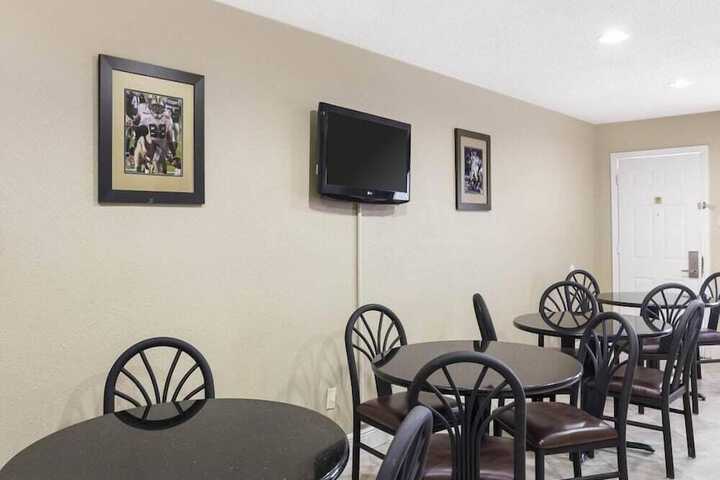 Studio 6 Luling LA
