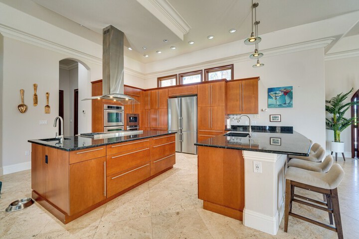 Groveland Home w / Pool: Luxurious Lakefront Oasis!