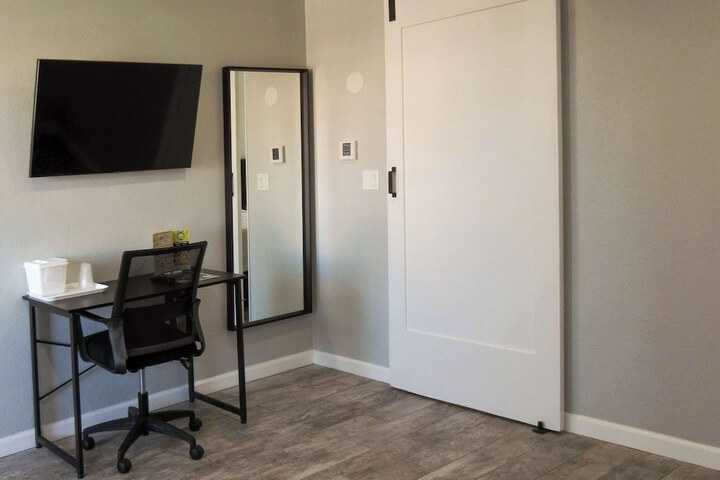 Room 49 of 61