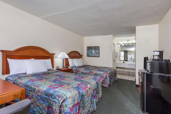 Room 9 of 16