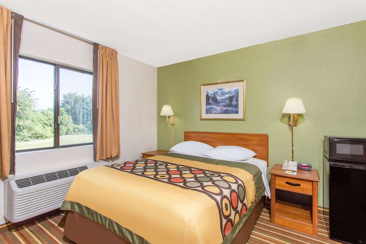Room 5 of 16