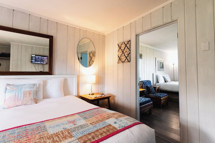 Tillicum Beach Motel (Deanes Oceanfront Lodge)