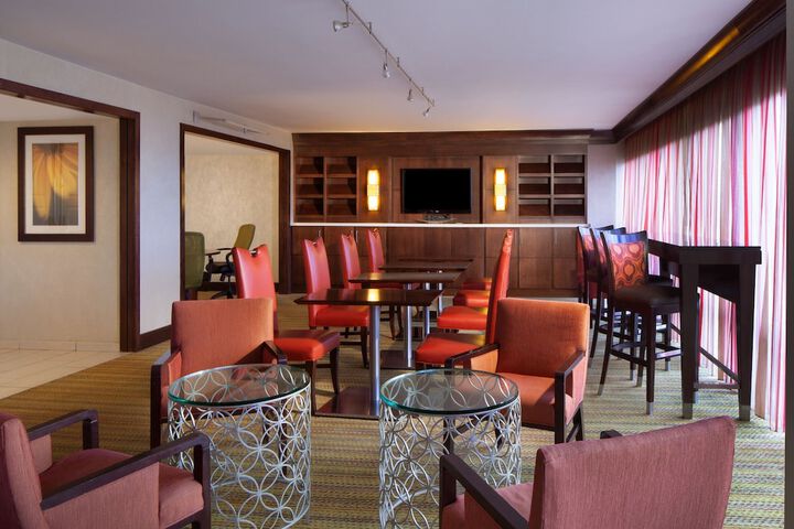 Lounge 71 of 80
