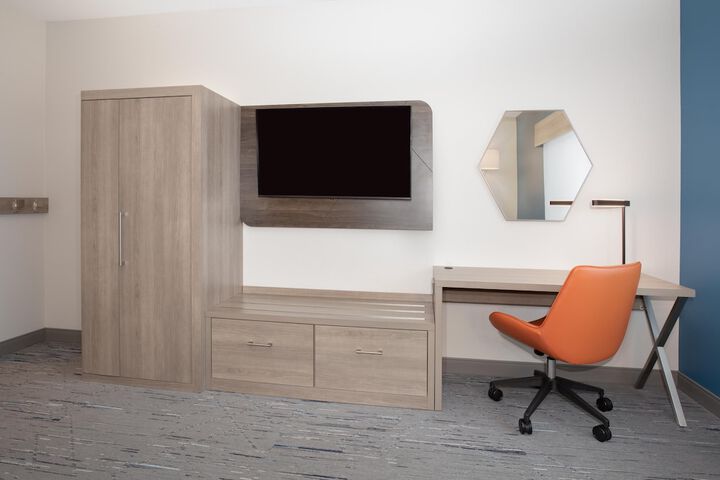 Room 9 of 37