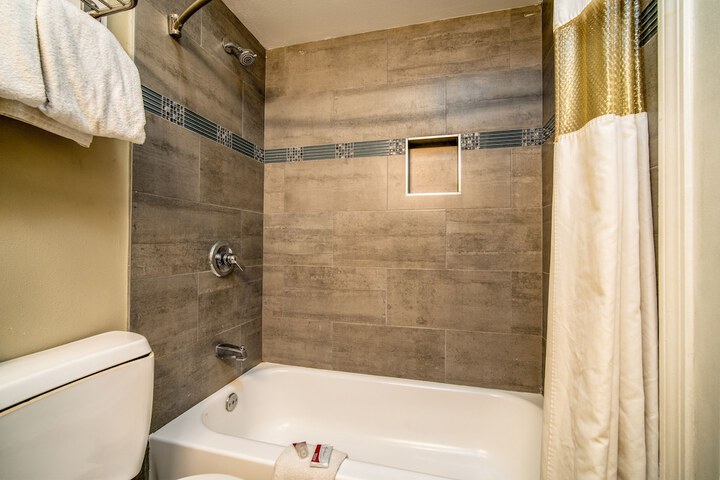 Room 17 of 25