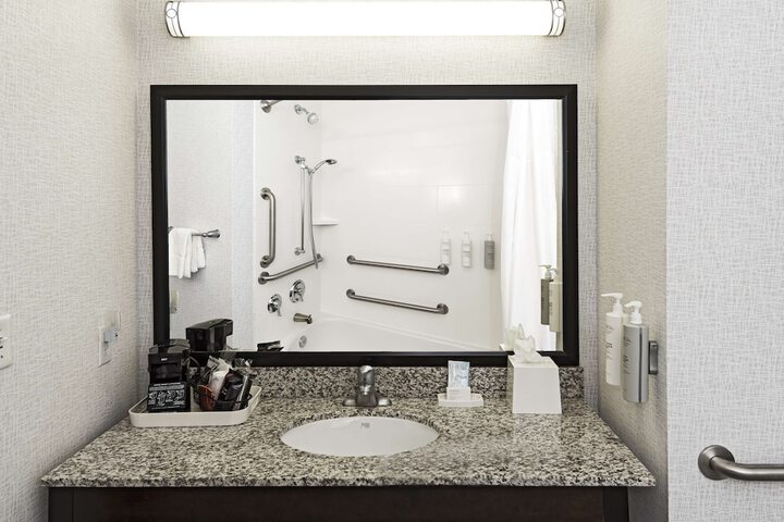Hampton Inn & Suites Raleigh Downtown