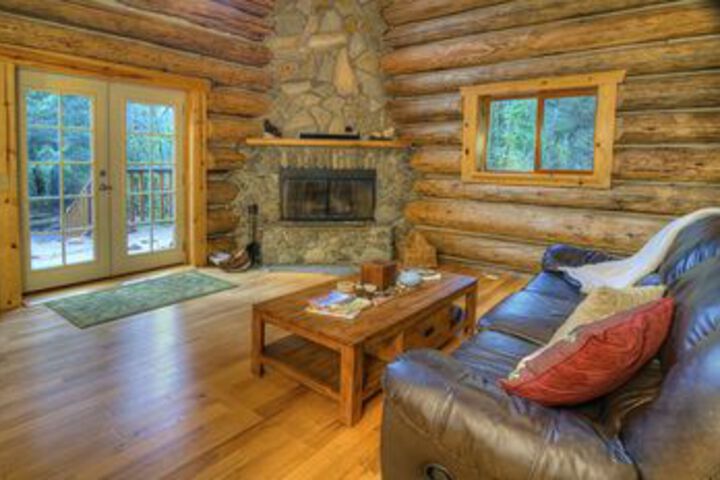 Tall Timbers Lodge Cabin with Hot Tub