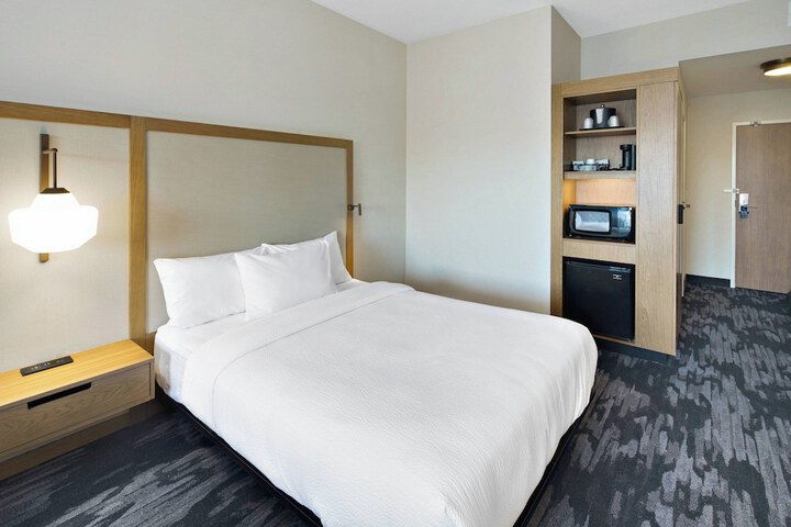 Room 13 of 25