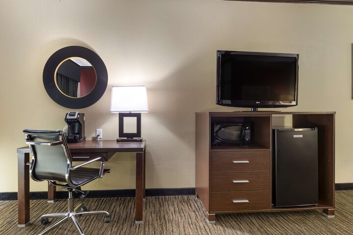 Room 13 of 36