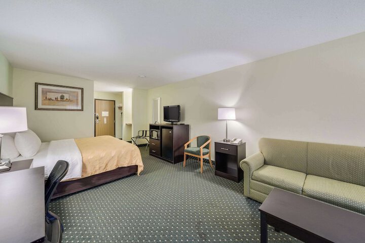 Room 11 of 28