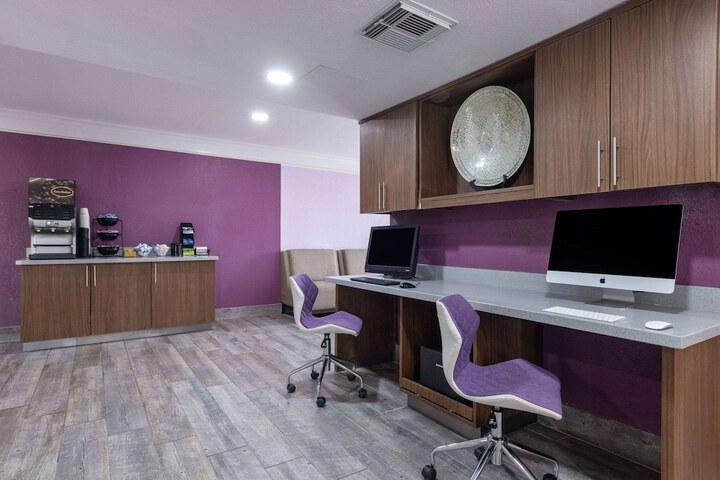Business Center 46 of 47