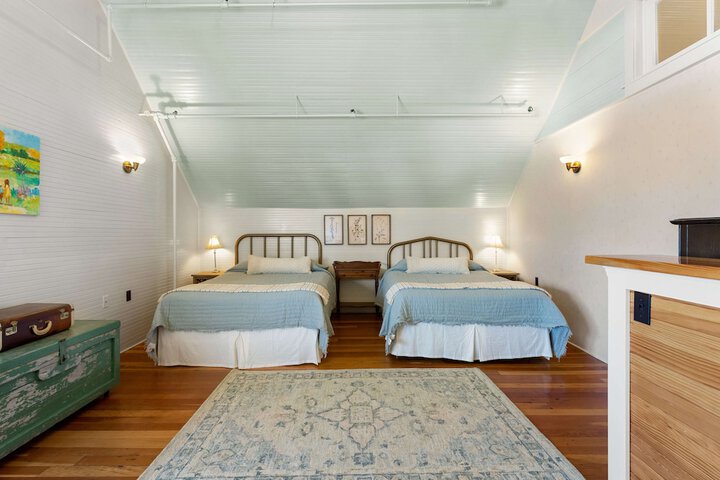 Room 10 of 68