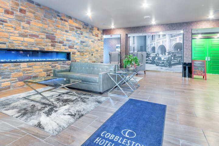Cobblestone Hotel and Suites Janesville
