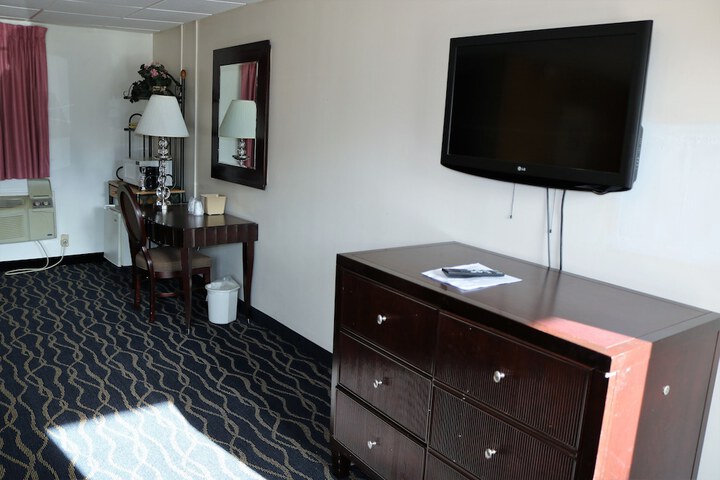 Room 50 of 63