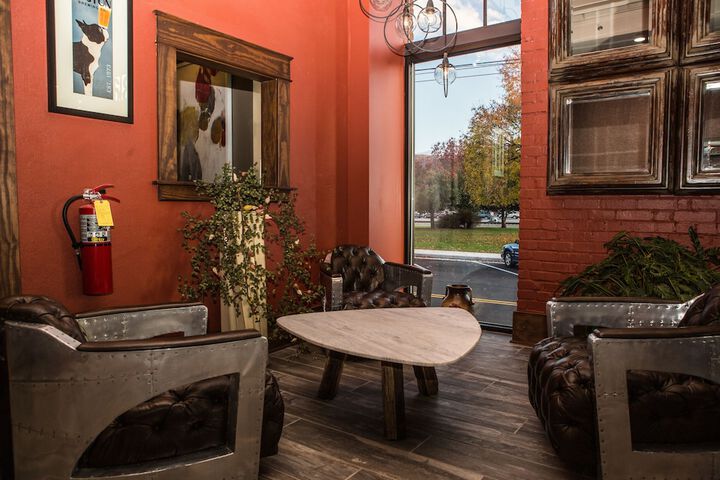 Lounge 61 of 71