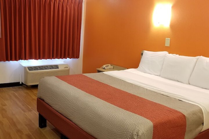 Room 20 of 28