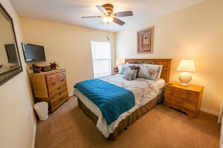 Gated Country Club Private Pool ! 4 Bedroom Home by RedAwning
