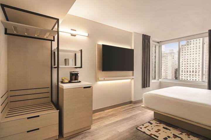 Room 60 of 96
