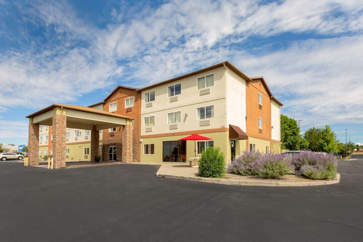 Best Western Plus The Four Corners Inn