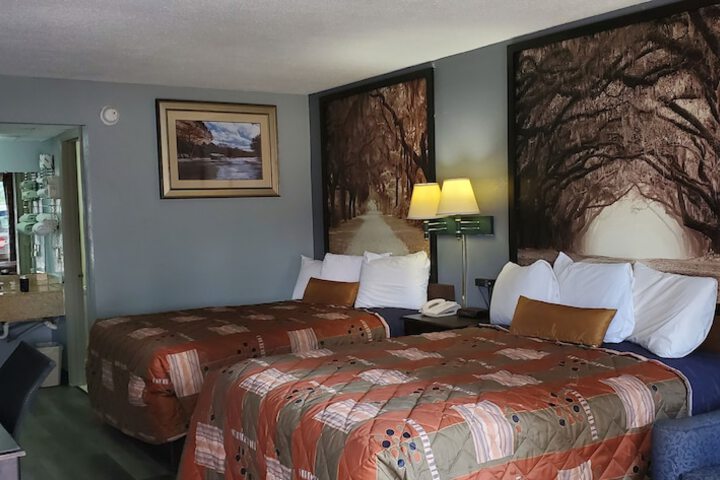 Room 11 of 28