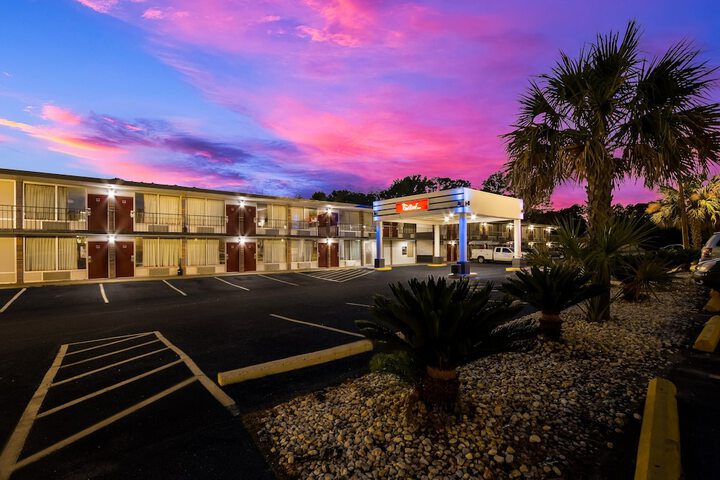 Hotel 8 of 32