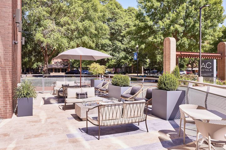 AC Hotel by Marriott Columbus Downtown